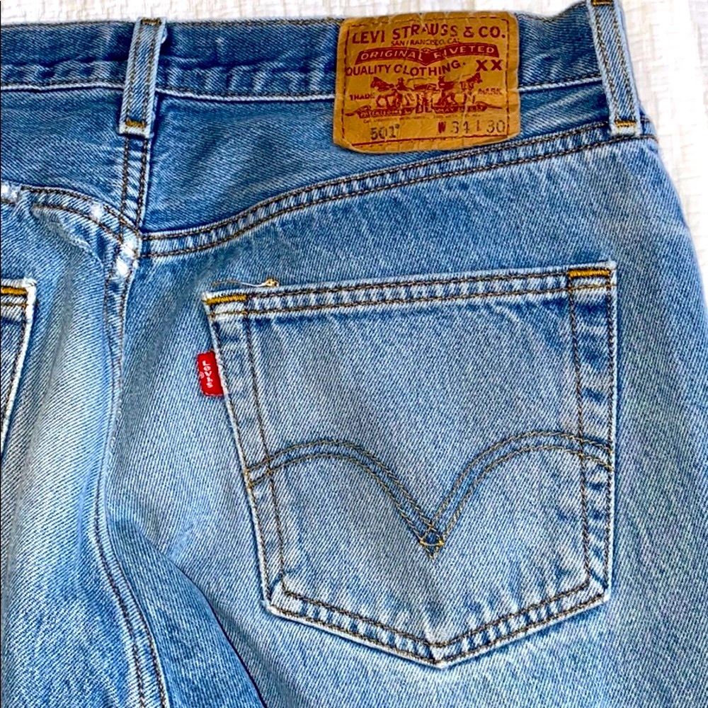 VTG DISTRESSED LEVIS BUTTON DOWN 501